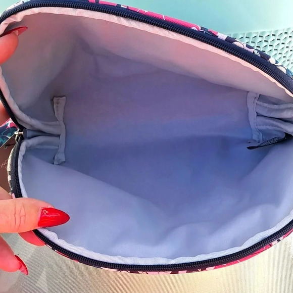 TAHARI 3 Piece Domed Travel Bag Set With Bonus Bottle. NWT! - Picture 4 of 6